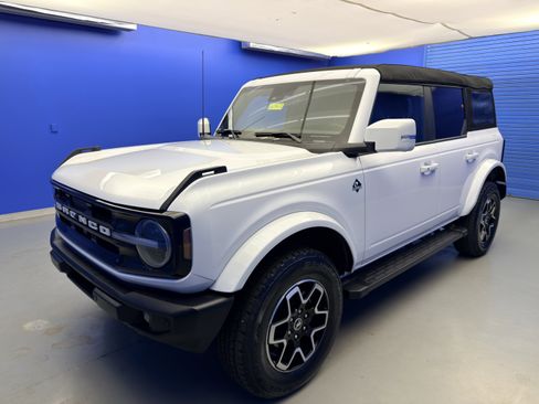 Used 2023 Ford Bronco Outer Banks image 4
