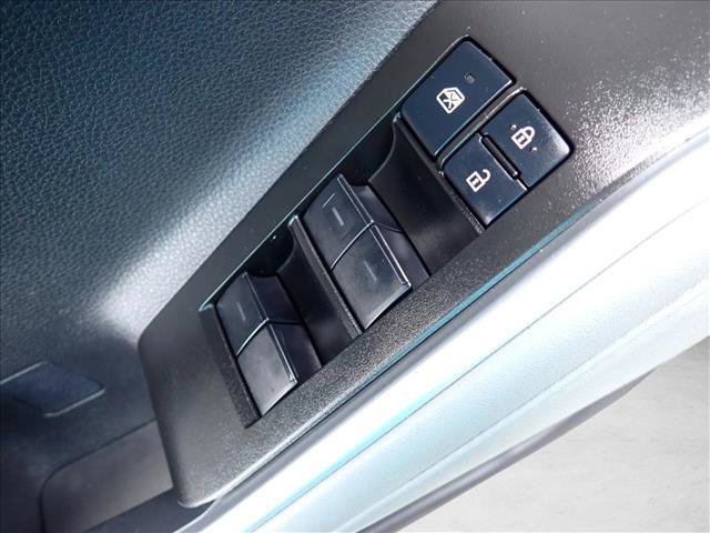 Used 2022 Toyota Highlander LE AWD/4WD image 16