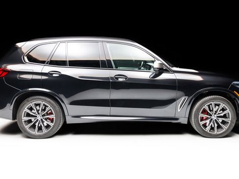 Used 2021 BMW X5 M50i image 2