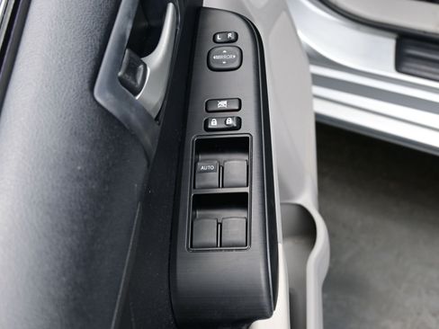 Used 2013 Toyota Camry LE image 10