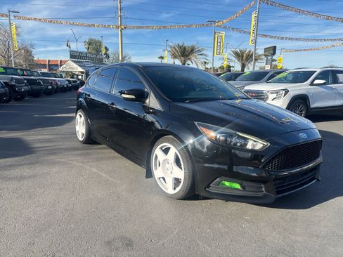 Used 2017 Ford Focus ST w/ Equipment Group 402A image 3