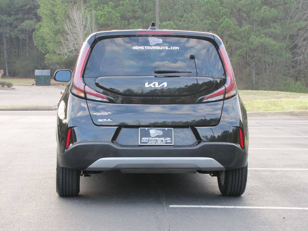 Used 2024 Kia Soul LX w/ Option Group 015 FWD image 12