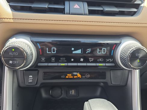 Used 2025 Toyota RAV4 XLE w/ Convenience Package AWD/4WD image 21