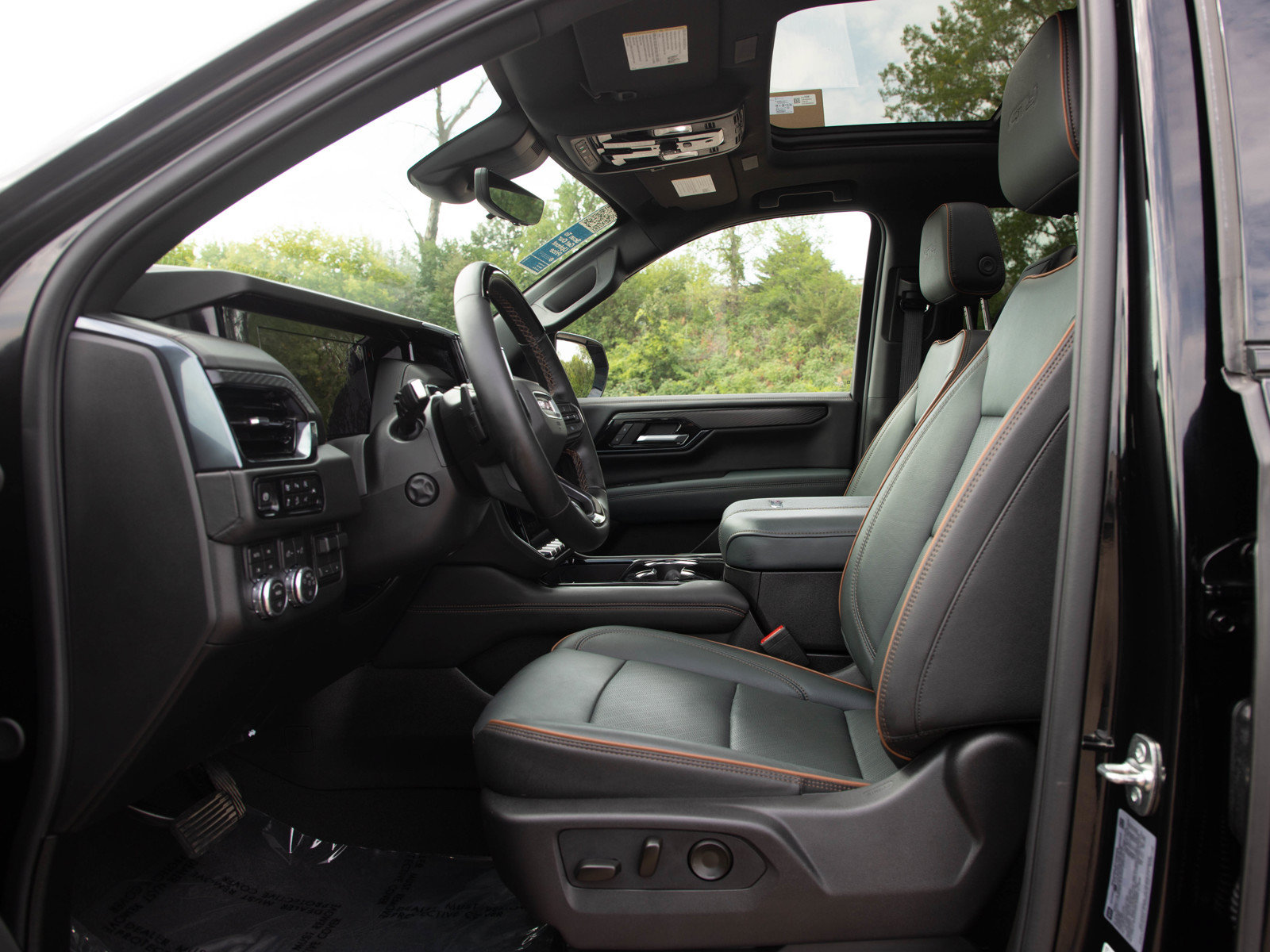 Used 2026 GMC Yukon AT4 w/ AT4 Premium Plus Package AWD/4WD image 25