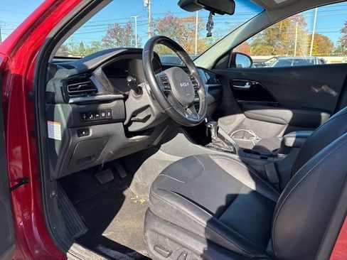 Used 2022 Kia Niro Touring Special Edition image 10