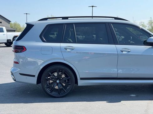 Used 2024 BMW X7 xDrive40i w/ M Sport Package AWD/4WD image 5