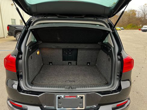 Used 2017 Volkswagen Tiguan Sport image 25