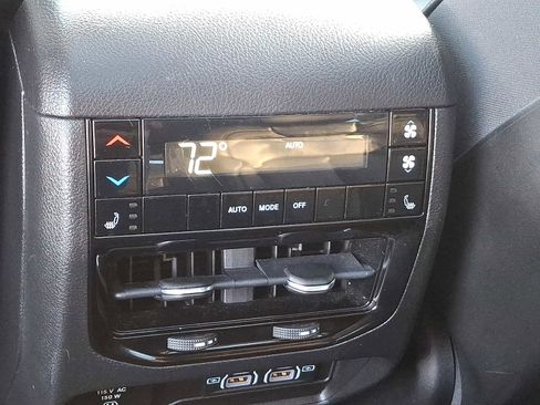 Used 2022 Jeep Grand Cherokee L Limited image 12