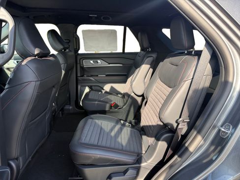 New 2026 Ford Explorer ST-Line w/ ST-Line Street Pack image 16