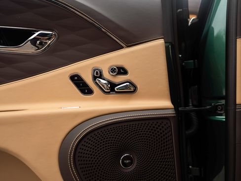 Used 2023 Bentley Flying Spur W12 image 38