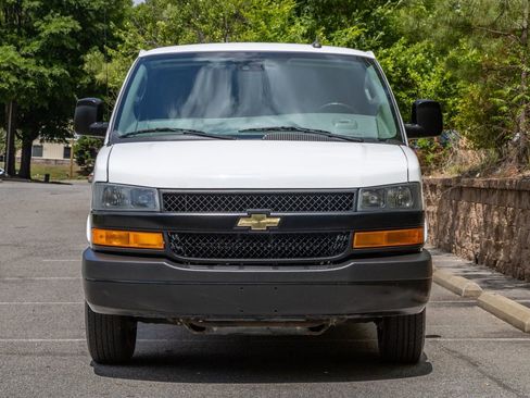 Used 2019 Chevrolet Express 3500 Extended w/ Driver Convenience Package RWD image 2