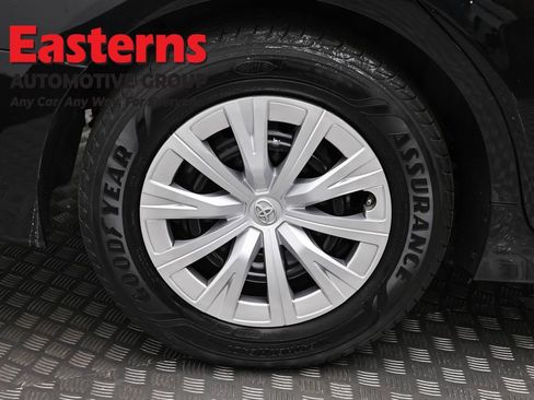 Used 2020 Toyota Camry LE w/ Sunroof Package FWD image 31
