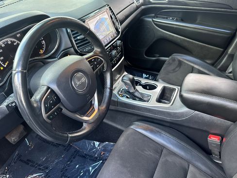 Used 2019 Jeep Grand Cherokee Laredo w/ Laredo X Package image 4