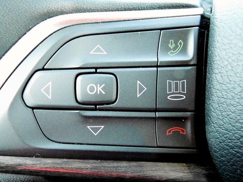 Used 2024 Jeep Grand Cherokee L Limited w/ Luxury Tech Group II image 10