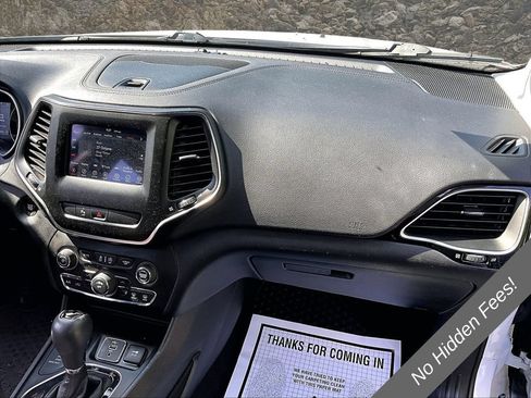 Used 2019 Jeep Cherokee Latitude Plus AWD/4WD image 12