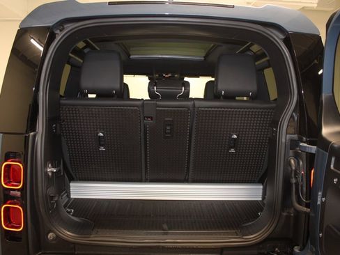 Used 2022 Land Rover Defender 90 X-Dynamic S image 37