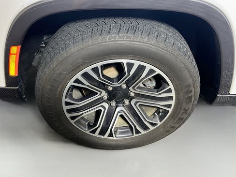 Used 2022 Jeep Wagoneer Series III w/ Flexible Seating Group image 13