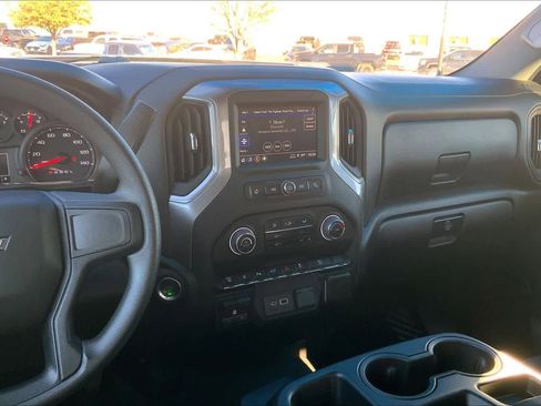 Used 2024 Chevrolet Silverado 2500 Custom w/ Custom Value Package image 6