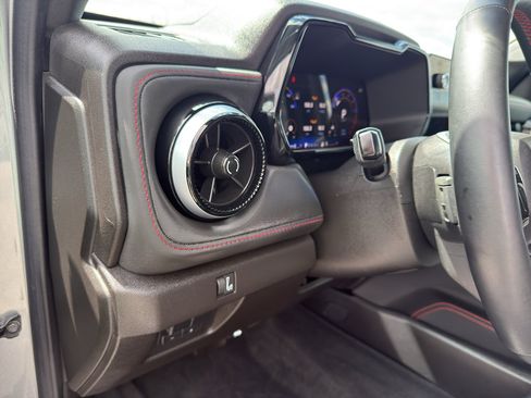 Used 2024 Chevrolet Colorado Z71 w/ Z71 Convenience Package 2 AWD/4WD image 14