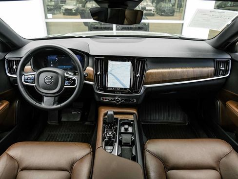 Used 2025 Volvo V90 B6 Cross Country Plus w/ Protection Package Premier AWD/4WD image 14