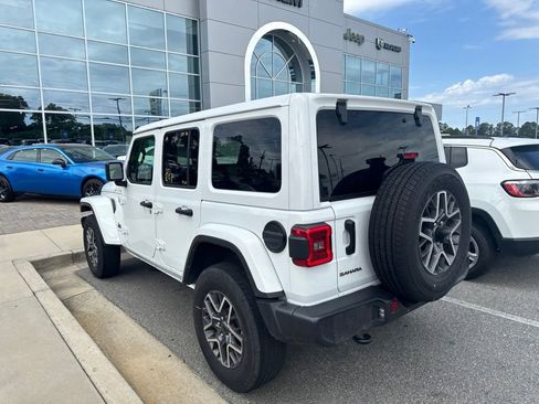 Used 2025 Jeep Wrangler Unlimited Sahara AWD/4WD image 10