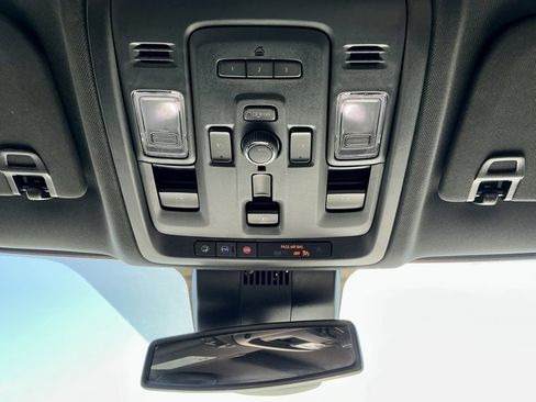 Used 2023 Chevrolet Tahoe Z71 w/ Luxury Package image 32