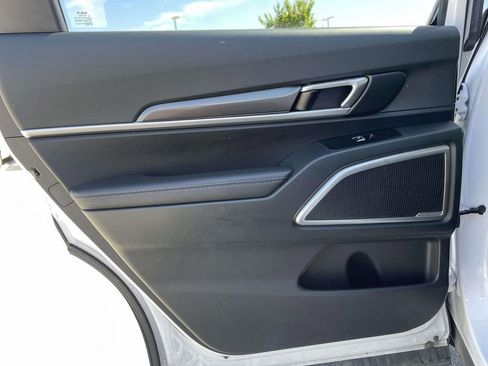 Used 2025 Kia Telluride S AWD/4WD image 3