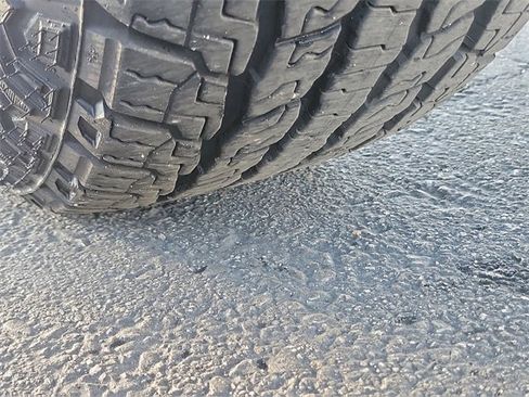 Used 2023 Chevrolet Colorado Z71 w/ Z71 Convenience Package 2 image 32