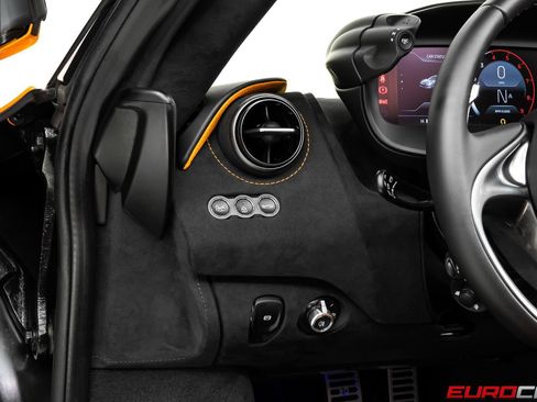 Used 2026 McLaren 750S Spider RWD image 28