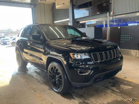 Used 2017 Jeep Grand Cherokee Laredo 75th Anniversary AWD/4WD image 7