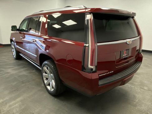 Used 2019 Cadillac Escalade ESV Premium Luxury image 4