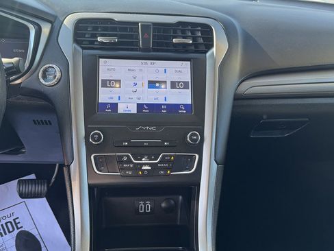Used 2020 Ford Fusion SE FWD image 19