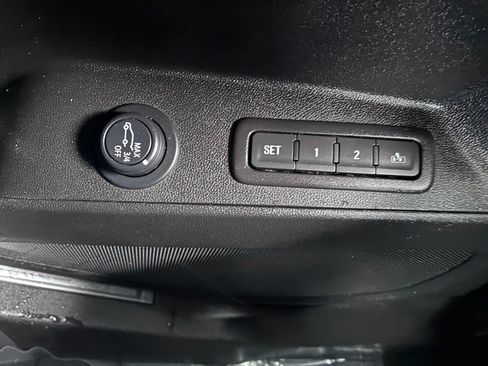 Used 2021 Chevrolet Equinox Premier w/ Redline Edition FWD image 15