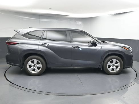 Certified 2024 Toyota Highlander LE AWD/4WD image 5