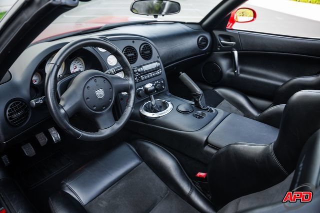 Used 2004 Dodge Viper SRT-10 RWD image 2