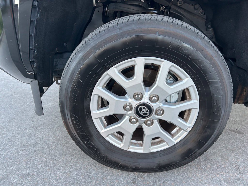 Used 2025 Toyota Tacoma SR5 AWD/4WD image 30