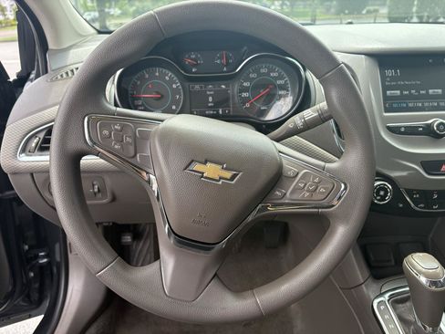 Used 2017 Chevrolet Cruze LT w/ Convenience Package FWD image 14