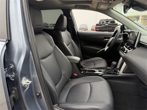 Used 2023 Toyota Corolla Cross XLE image 31