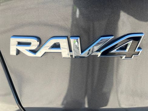 Used 2024 Toyota RAV4 XLE AWD/4WD image 9