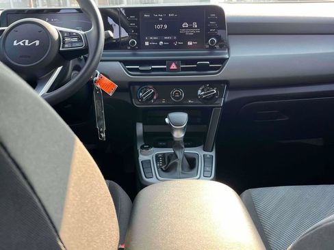 Used 2026 Kia Seltos LX AWD/4WD image 3
