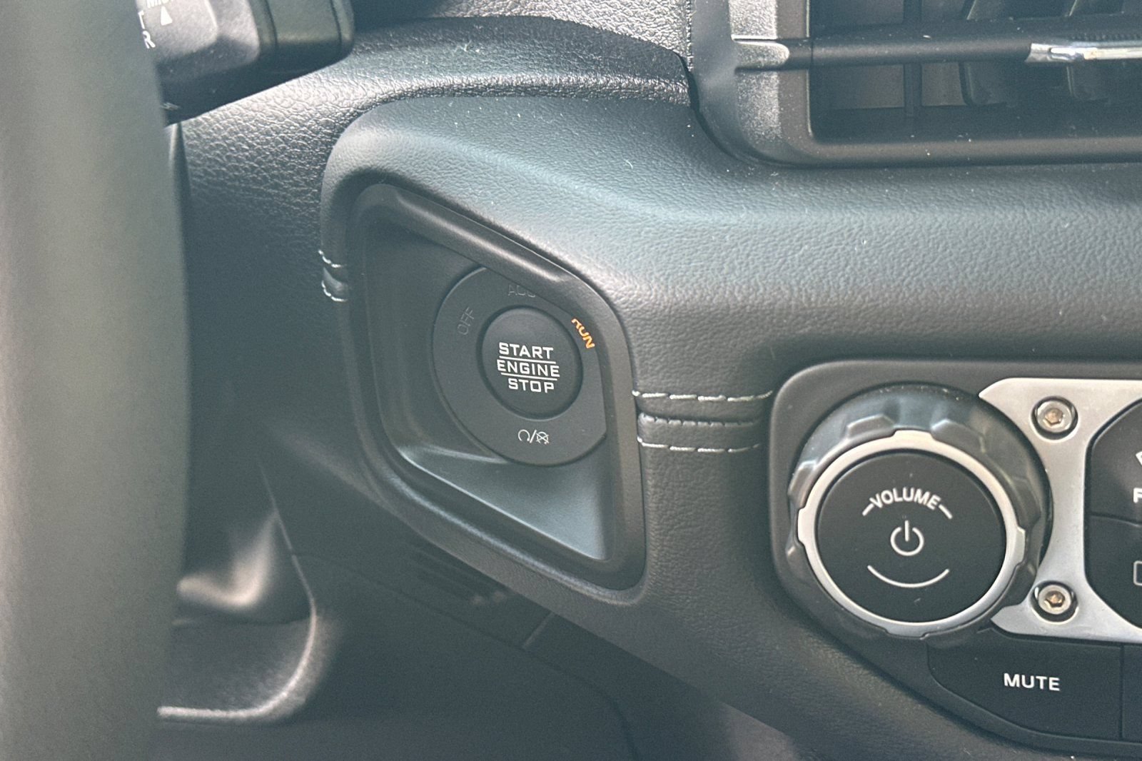 Used 2025 Jeep Wrangler Unlimited Sahara AWD/4WD image 22