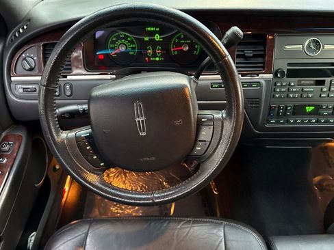 Used 2007 Lincoln Town Car Executive L image 26