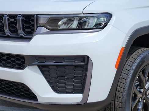 New 2026 Jeep Grand Cherokee L 4WD image 10