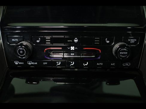 Used 2022 Jeep Grand Cherokee Limited image 25