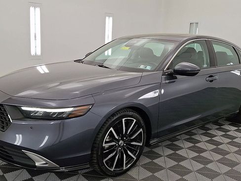 Used 2023 Honda Accord Touring image 8