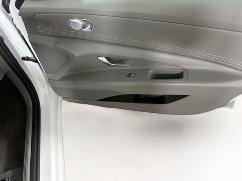 Used 2025 Hyundai Elantra SEL FWD image 30