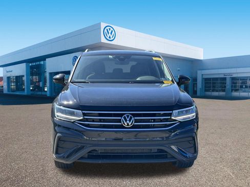 Certified 2023 Volkswagen Tiguan SE w/ Panoramic Sunroof Package image 2