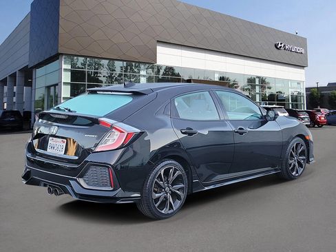 Used 2017 Honda Civic Sport image 2