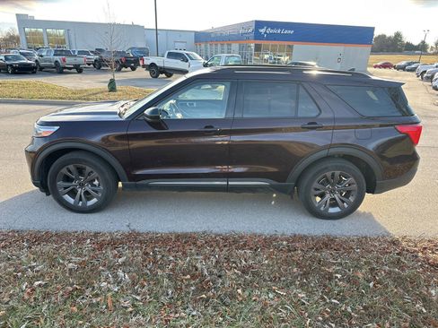 Used 2022 Ford Explorer XLT w/ Equipment Group 202A image 3