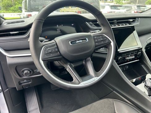 New 2025 Jeep Grand Cherokee Altitude image 6